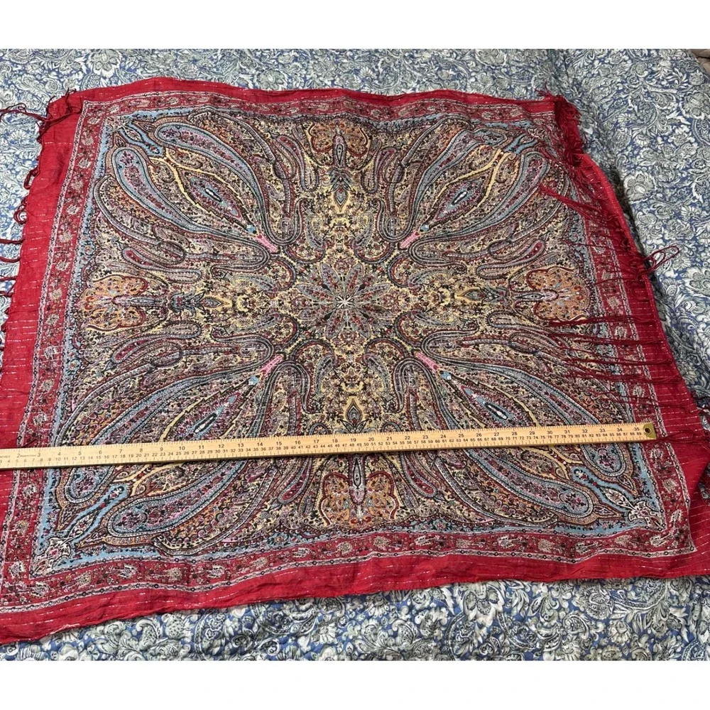 N/A intricate paisley